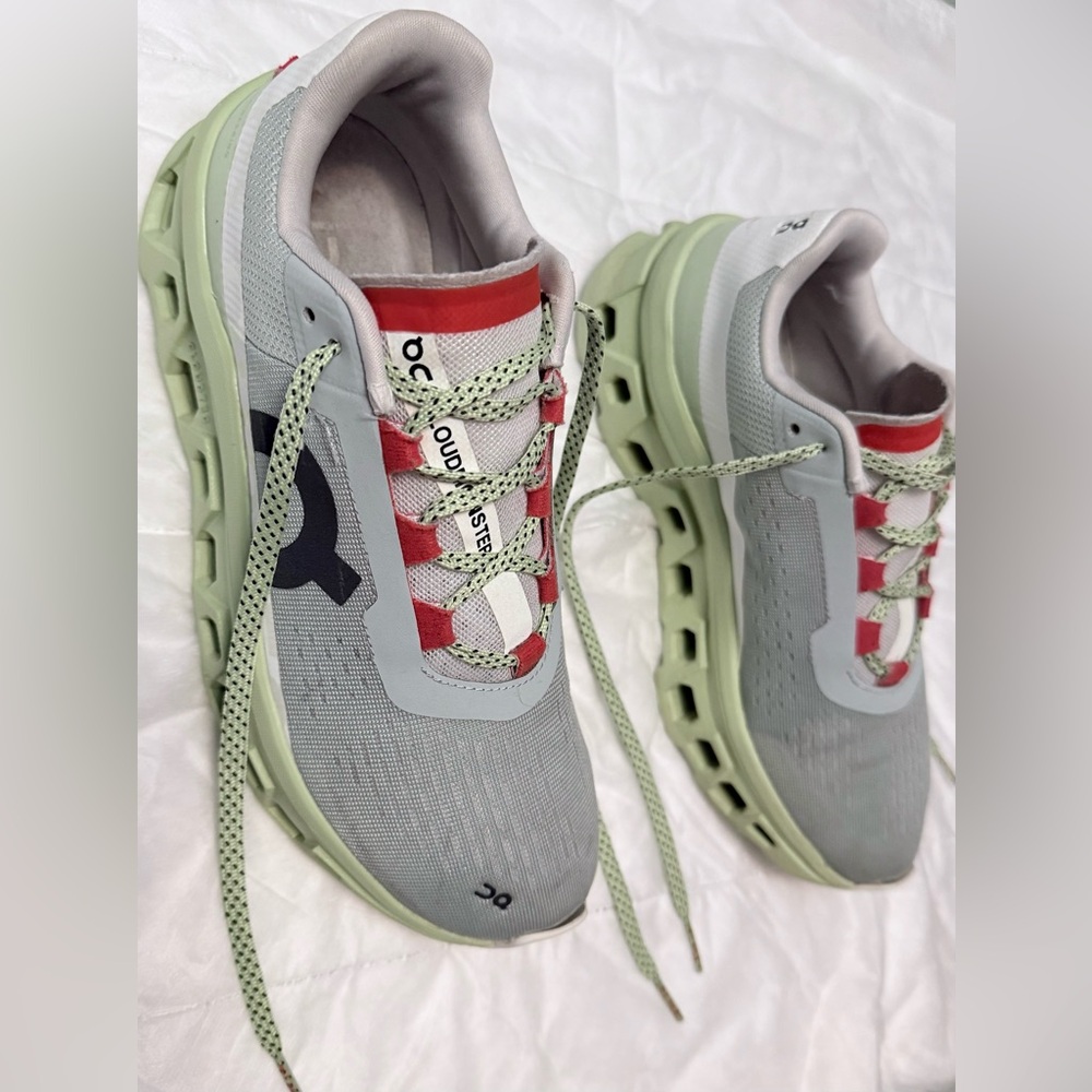 ON Women's Athletic Shoes - Glacier/Meadow colorway